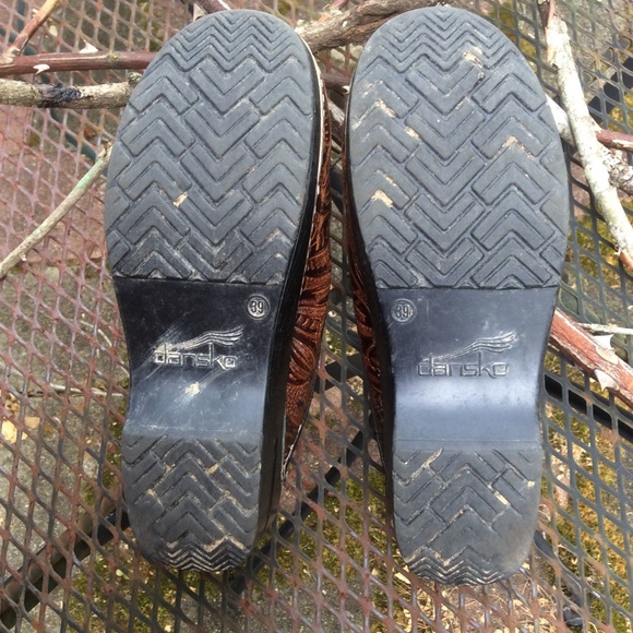 DANSKO Distressed tooled leather clog Size 9 - Picture 5 of 5